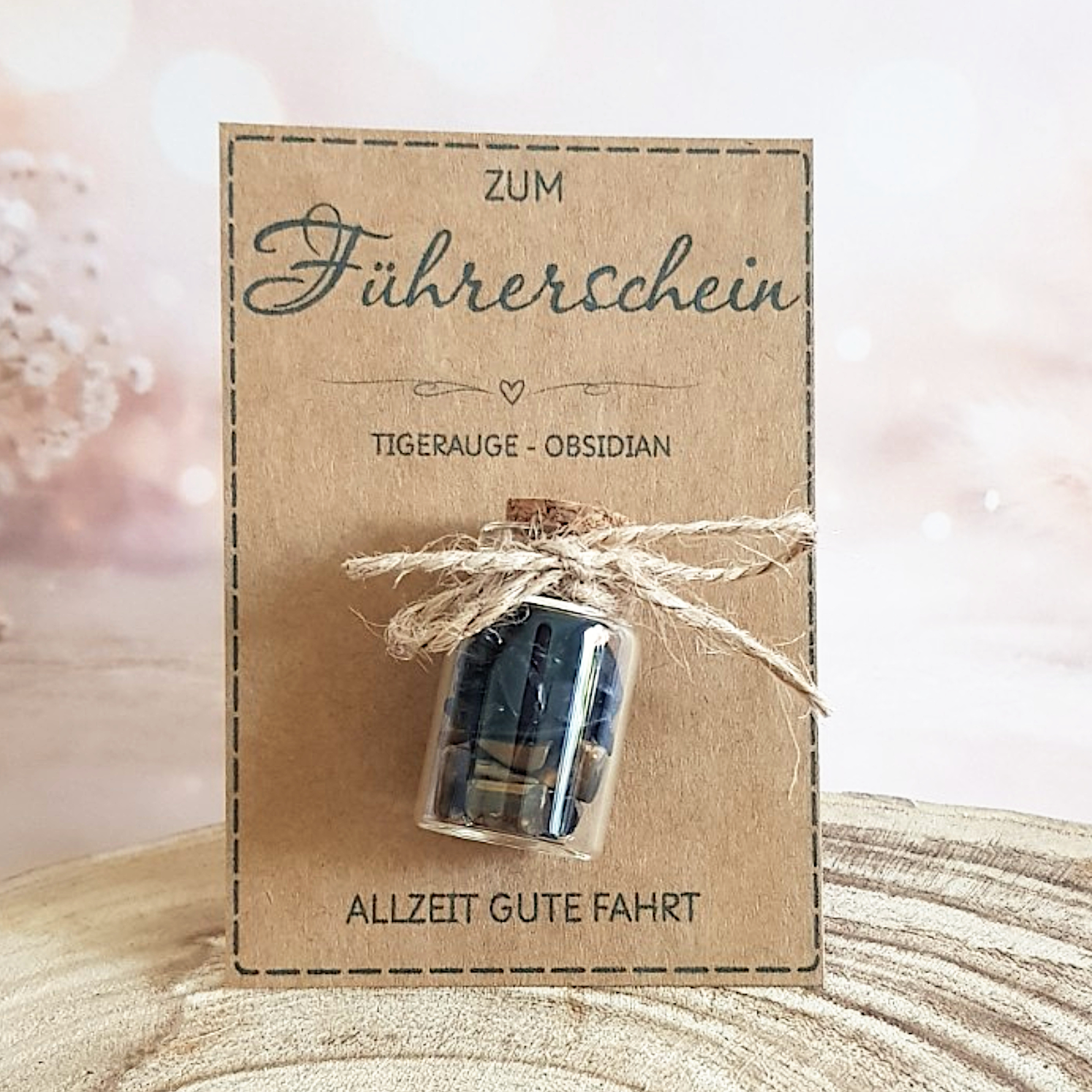 Geschenk zum Führerschein mit kleinem Edelstein-Gläschen aus Tigerauge und Obsidian